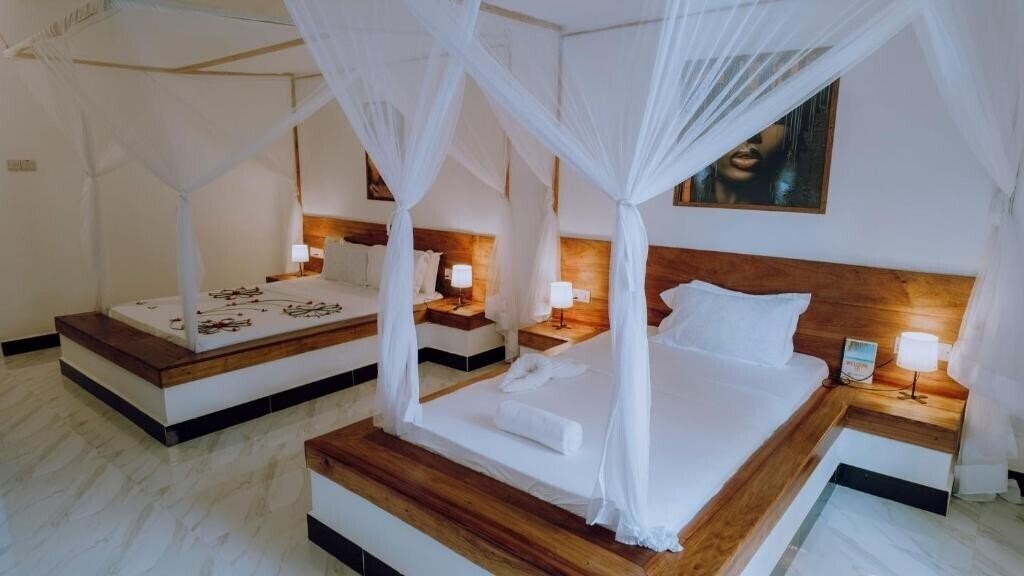 Imaginea Jambo Resort By Mambo Hotels 4*