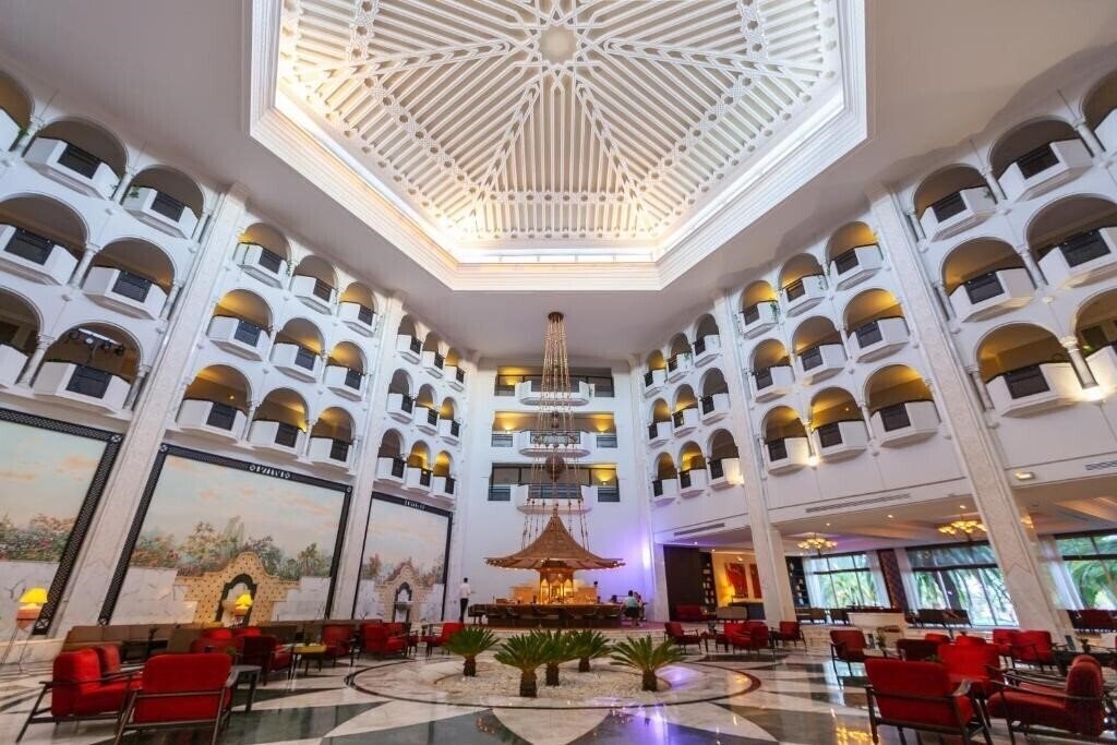 Отель Riu Palace Oceana 5*