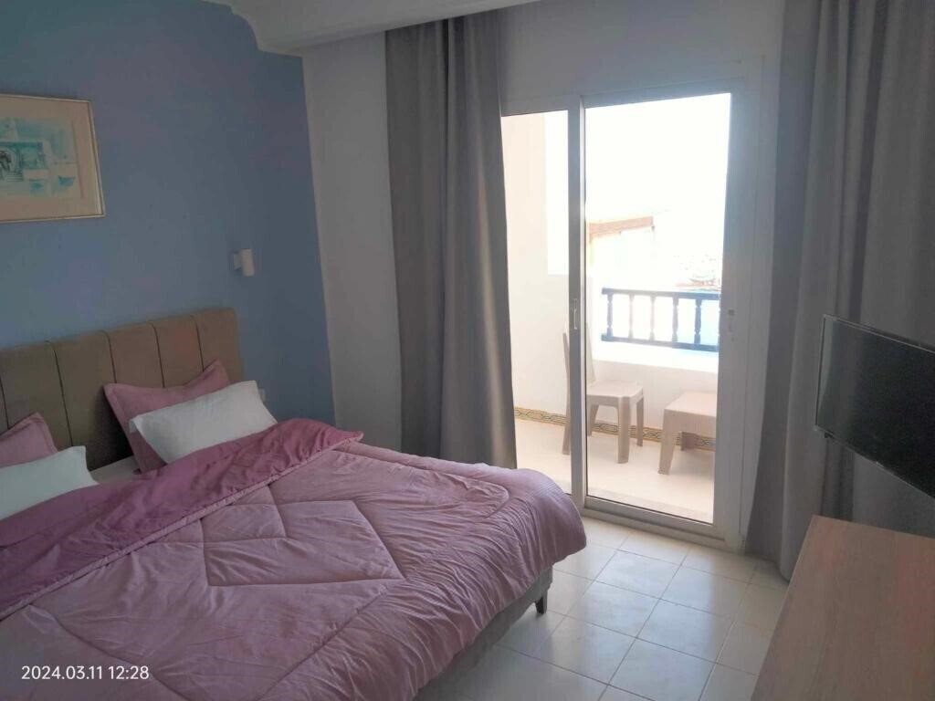 Фото Hotel Mezri 3*