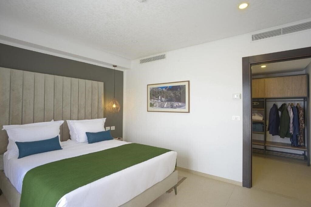 Imaginea Maia Hotel Suites 5*