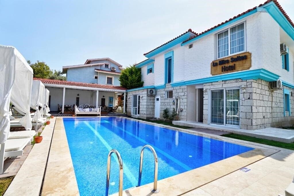 Отель La Mira Suites Otel Alacatı (ex. La Mira Suites Hotel Cesme, La Mira Suites) 3*