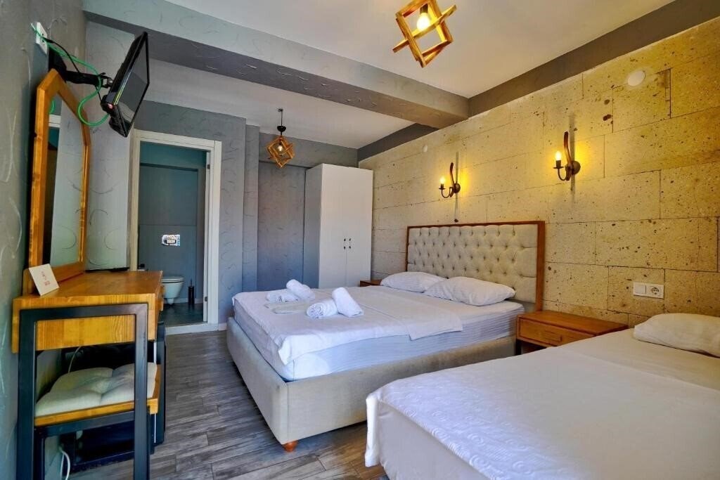 Фотография La Mira Suites Otel Alacatı (ex. La Mira Suites Hotel Cesme, La Mira Suites) 3*