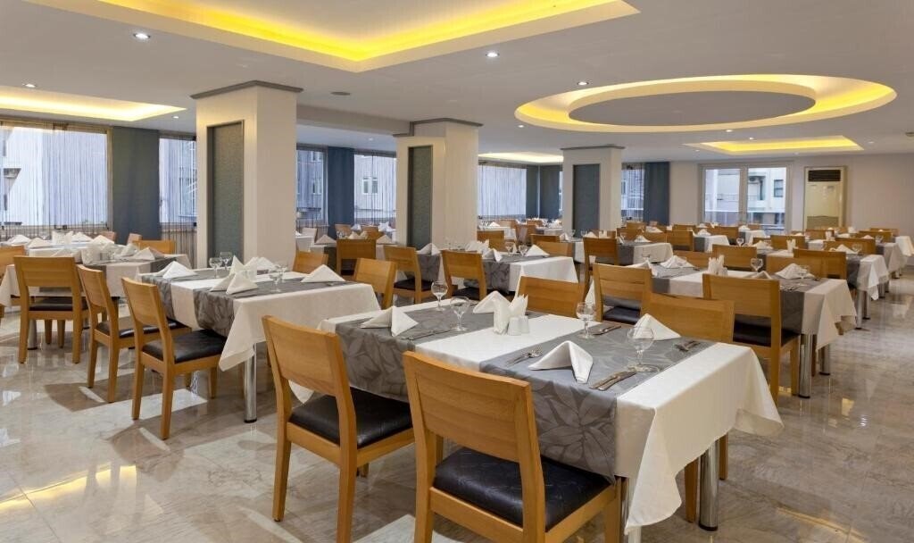 Фото Monart City Hotel 4*