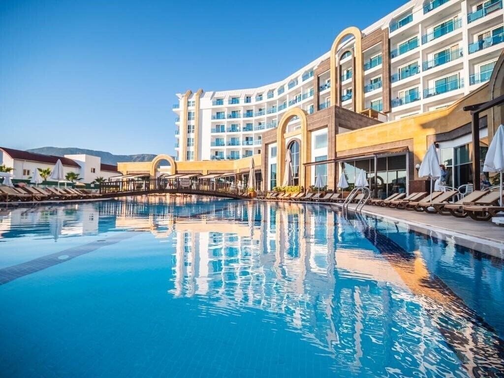 Отель The Lumos Deluxe Resort Hotel & SPA 5*
