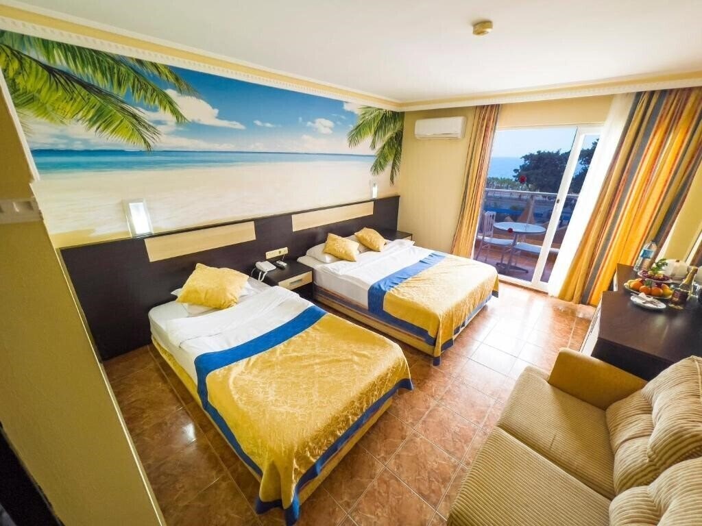 Imaginea First Class Hotel 5*