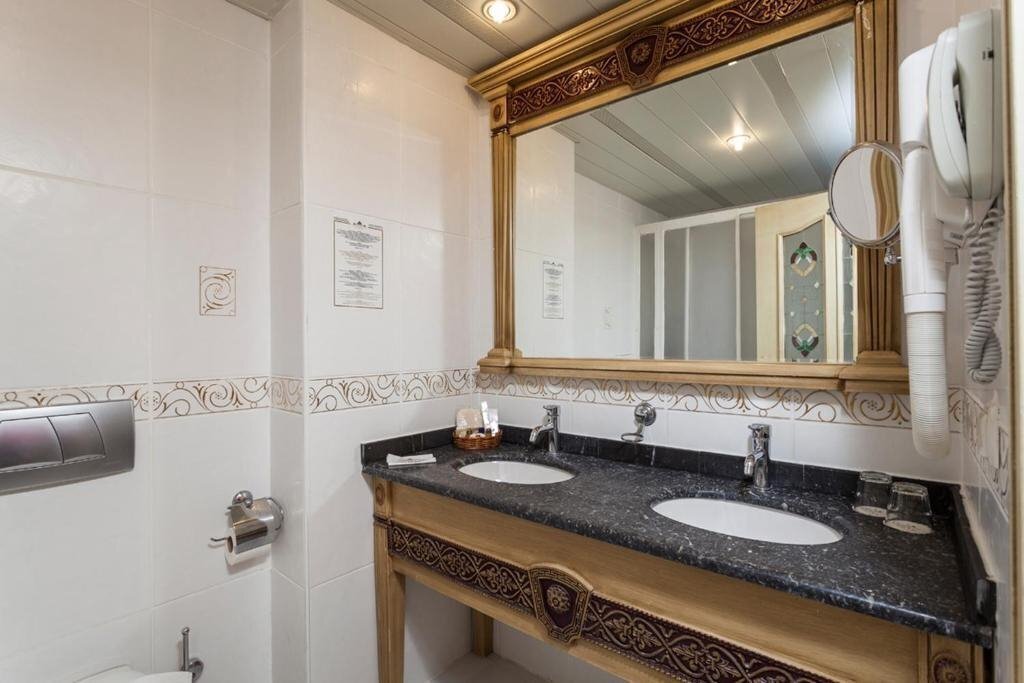 Imaginea Larina Resort & Spa (ex. Orient Hill Resort Hotel) 4*