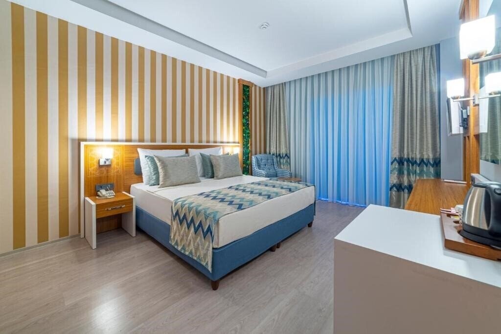 Fotografii Lonicera Premium 4*
