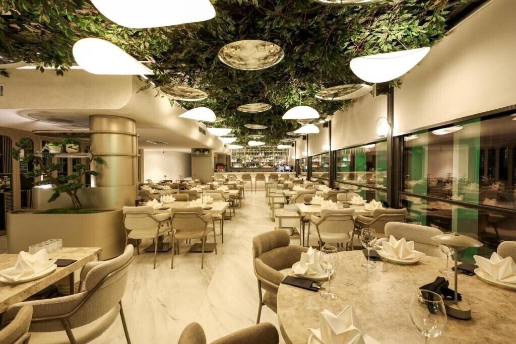 Imaginea Four Hills Hotel (ex. Akberlin Hotel, Ak Berlin) 3*