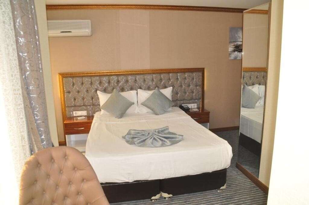 Imaginea Grand Sera Hotel 3*