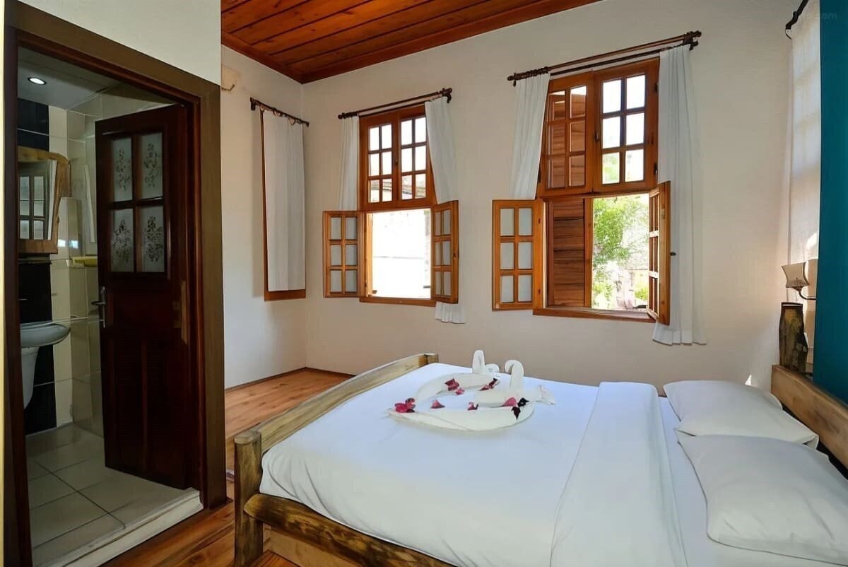 Imaginea Otel Wood House 3*