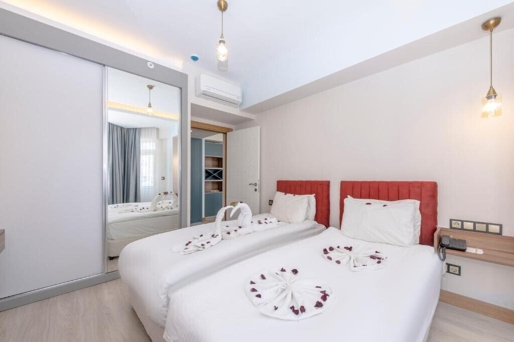 Imaginea Citrus Luna Suite Hotel (ex. Theluna Suite Hotel) 3*