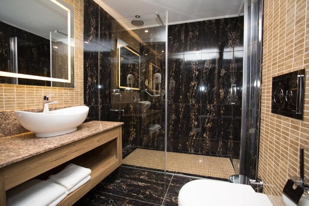 Imaginea SKY Business Hotel (ex. Basaran Business Hotel) 5*