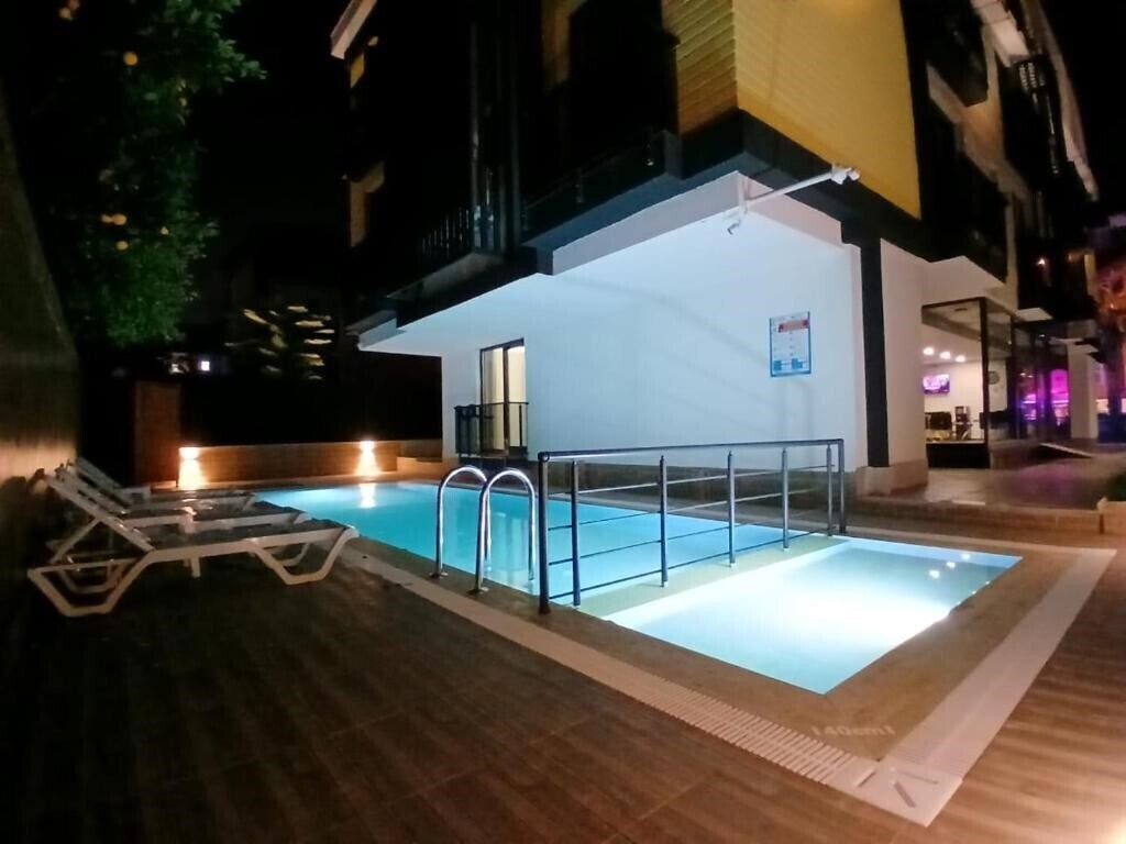 Hotel Retro Star Suites 3*