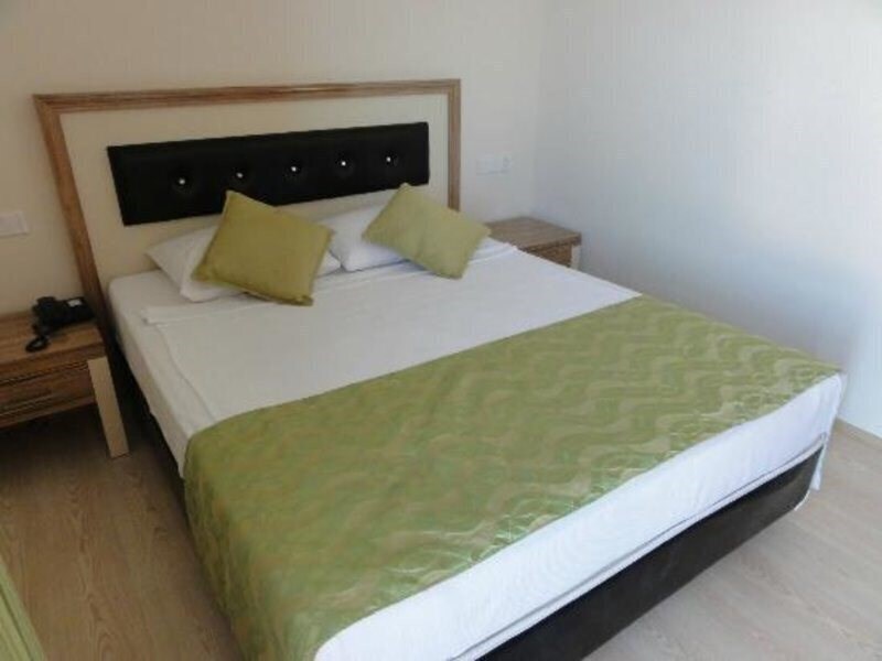 Imaginea Castle Hotel (ex. Justiniano Hotel Varuna) 4*