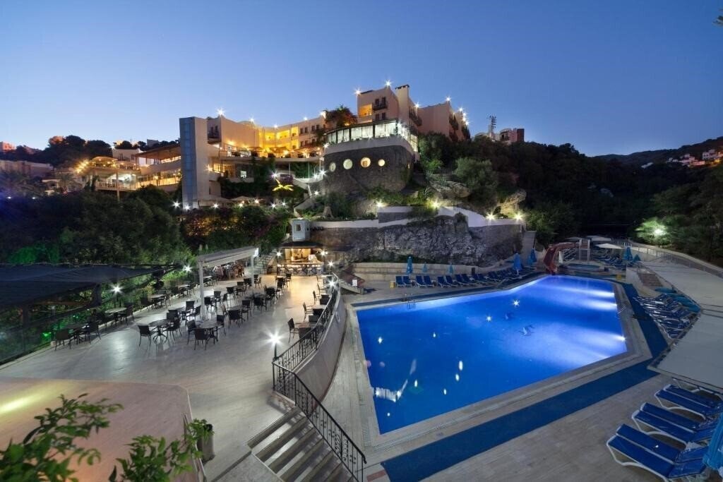 Hotel Golden Age Crystal Bodrum 4*