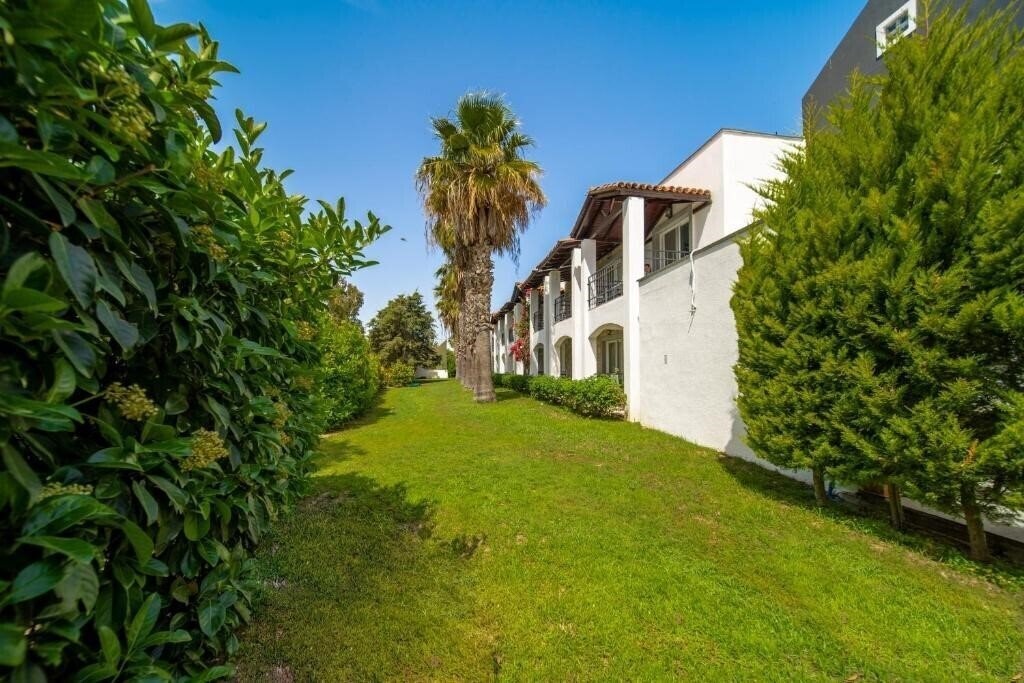 Imaginea Tiana Beach Hotel (ex. Serene Beach Resort, Rana Beach) 3*