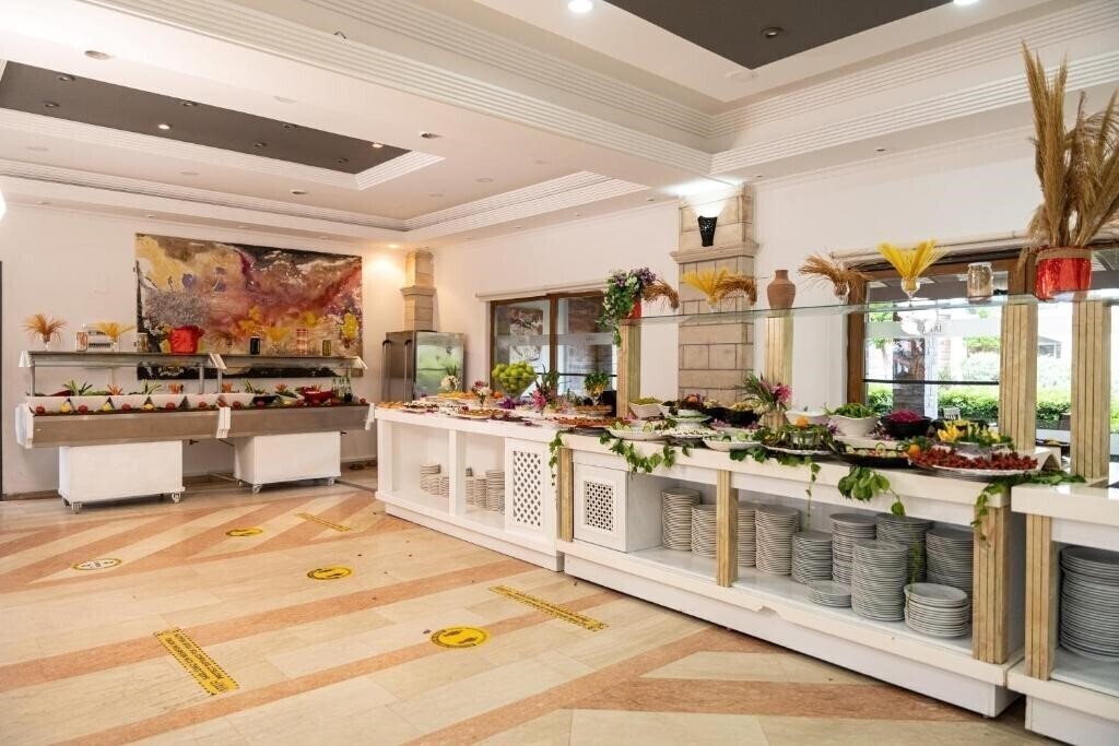 Imaginea Tiana Beach Hotel (ex. Serene Beach Resort, Rana Beach) 3*