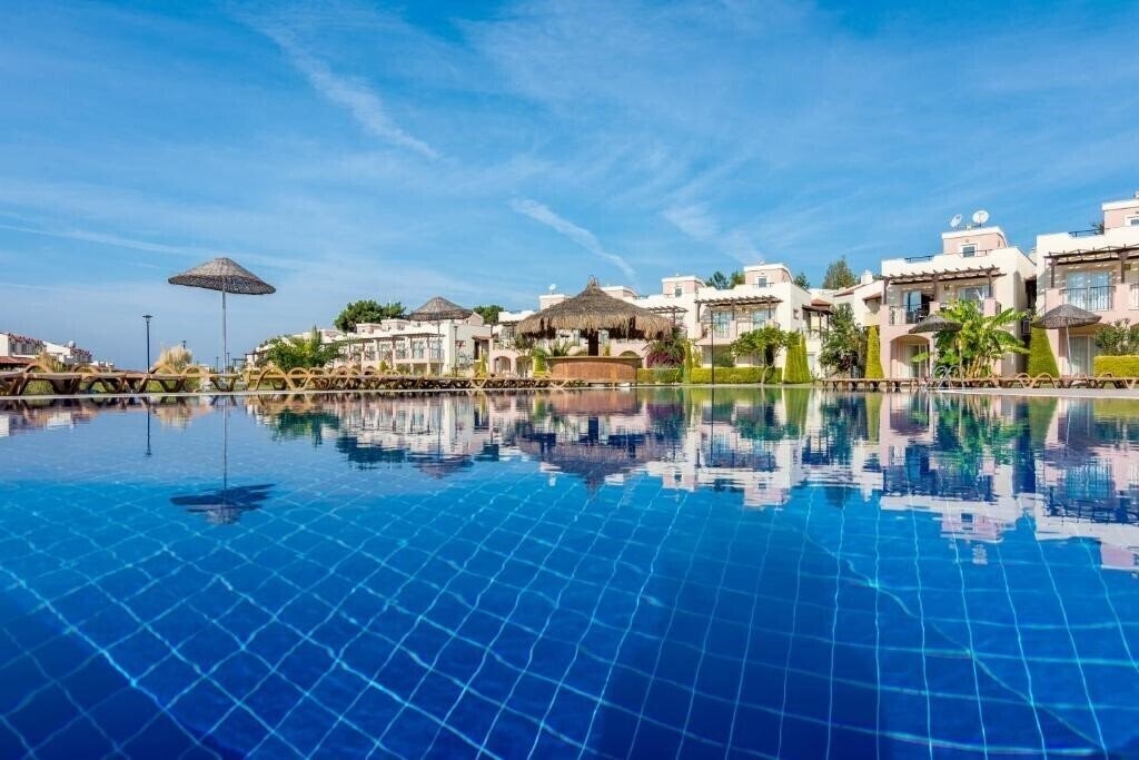 Hotel Clc World Apollonium Spa & Beach Resort 4*