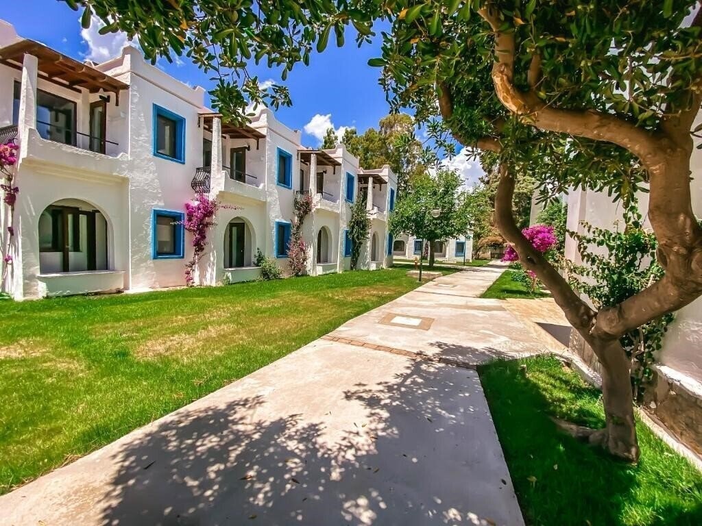 Hotel Club Muskebi 4*