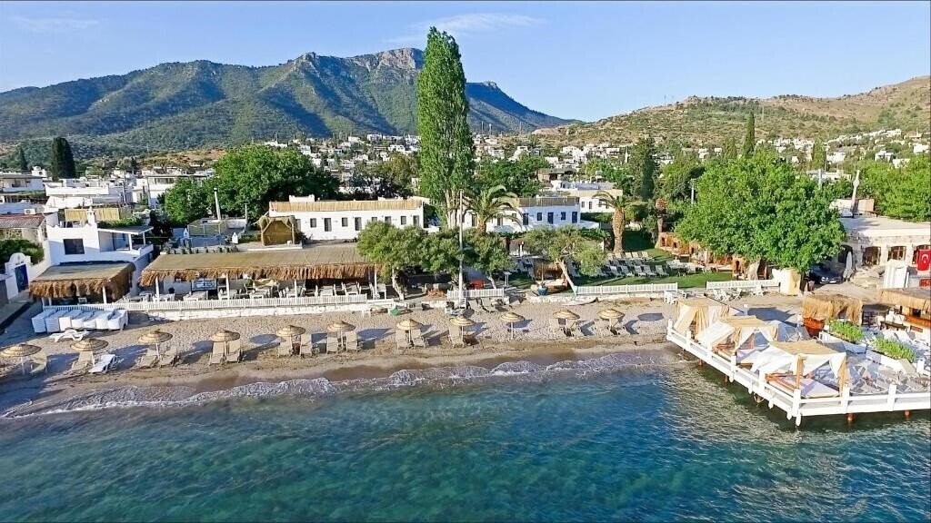 Отель Daphnis Hotel 4*