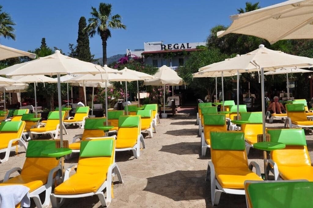 Imaginea Regal Hotel 2*