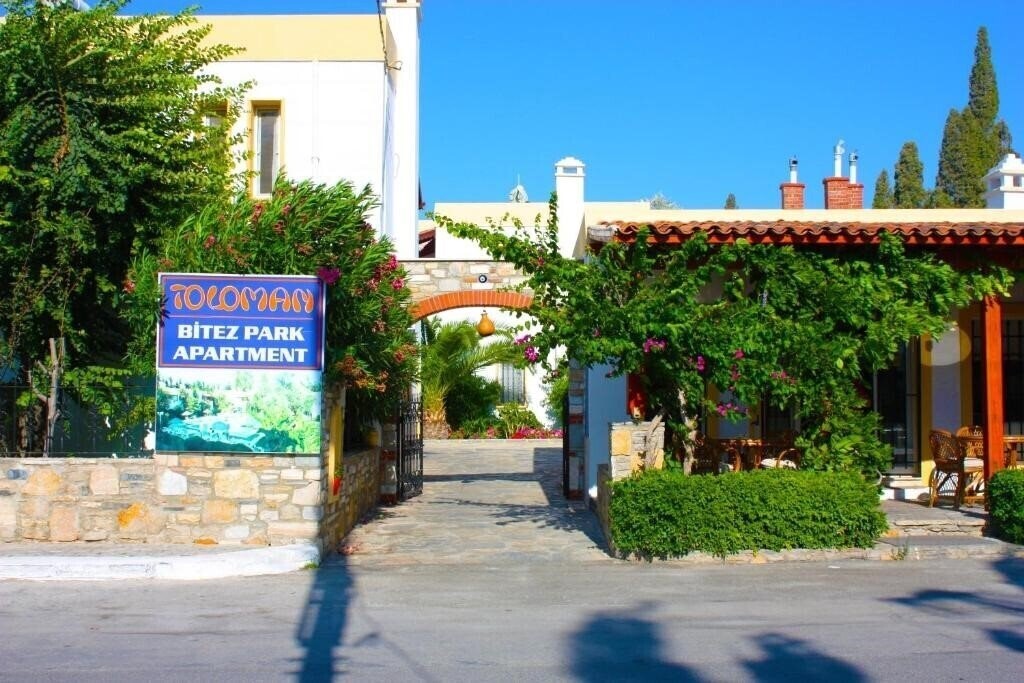 Imaginea Toloman Hotel & Apartments 3*