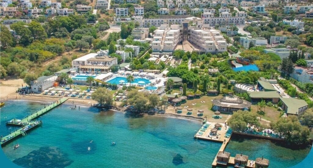 Отель Golden Age Bodrum Yalikavak Hotel 4*