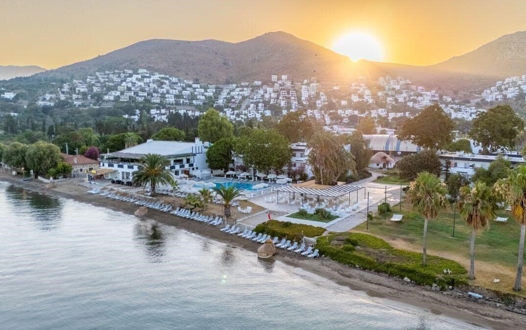 Отель Ladonia Hotels Luna Beach Resort 3*