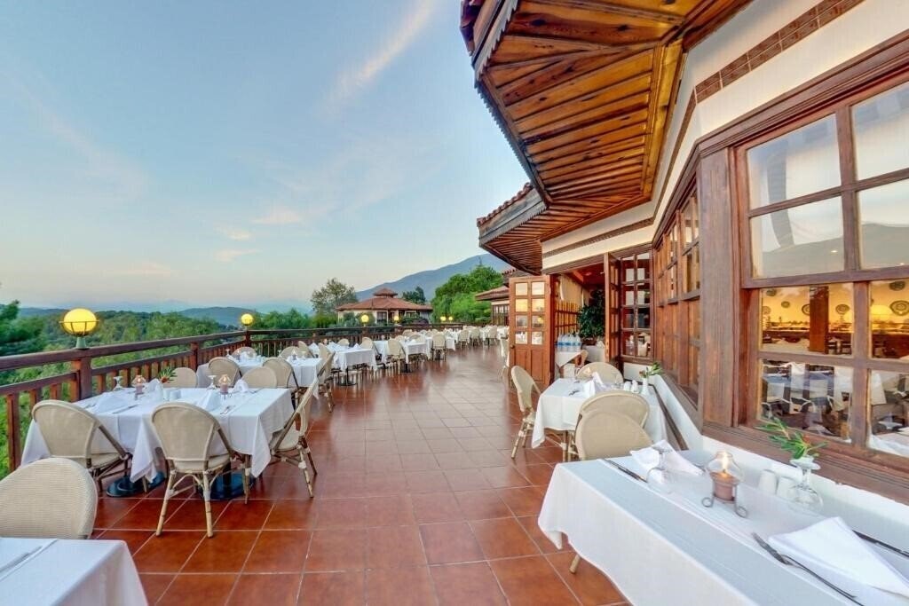 Imaginea Montana Pine Resort 4*