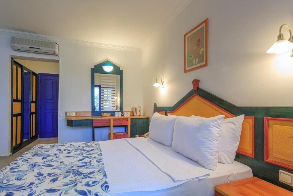 Фото Oludeniz Resort by Z Hotels (ex. Noa Hotels Oludeniz Resort, Oludeniz Resort, Z Hotels Oludeniz Resort, Oludeniz Beach Resort by Z Hotels) 4*