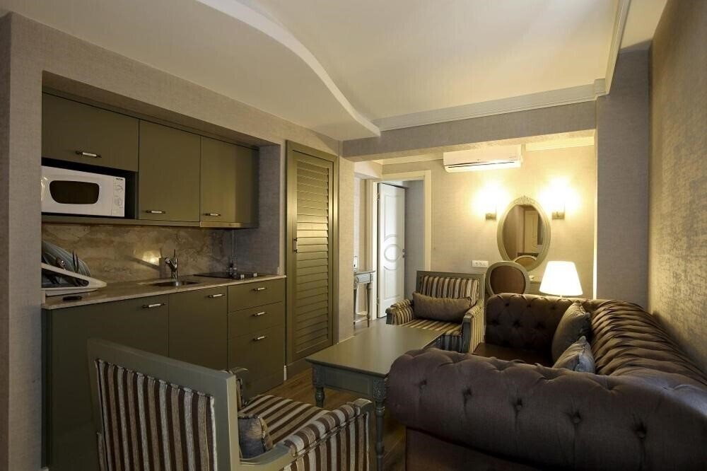 Imaginea The PineHill Hotel & Suites 3*
