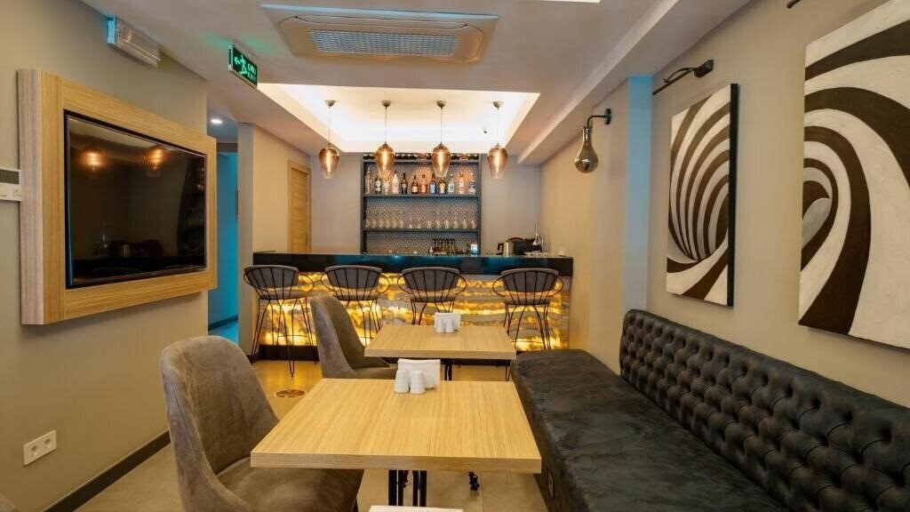 Imaginea Alesta Midtown Apart Hotel 3*