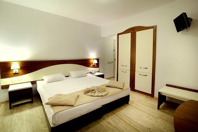 Imaginea Teos Village 4*