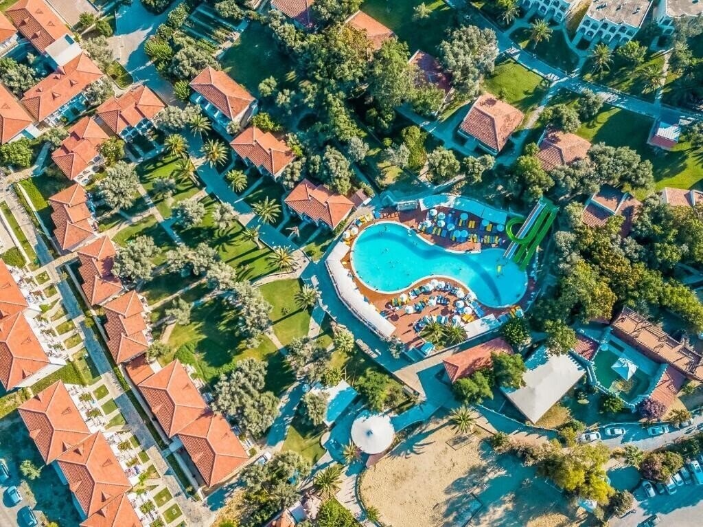 Отель Club Resort Atlantis 4*