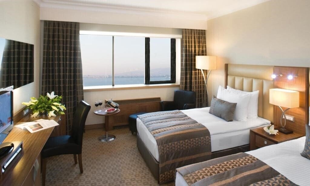 Imaginea Movenpick Hotel Izmir 5*