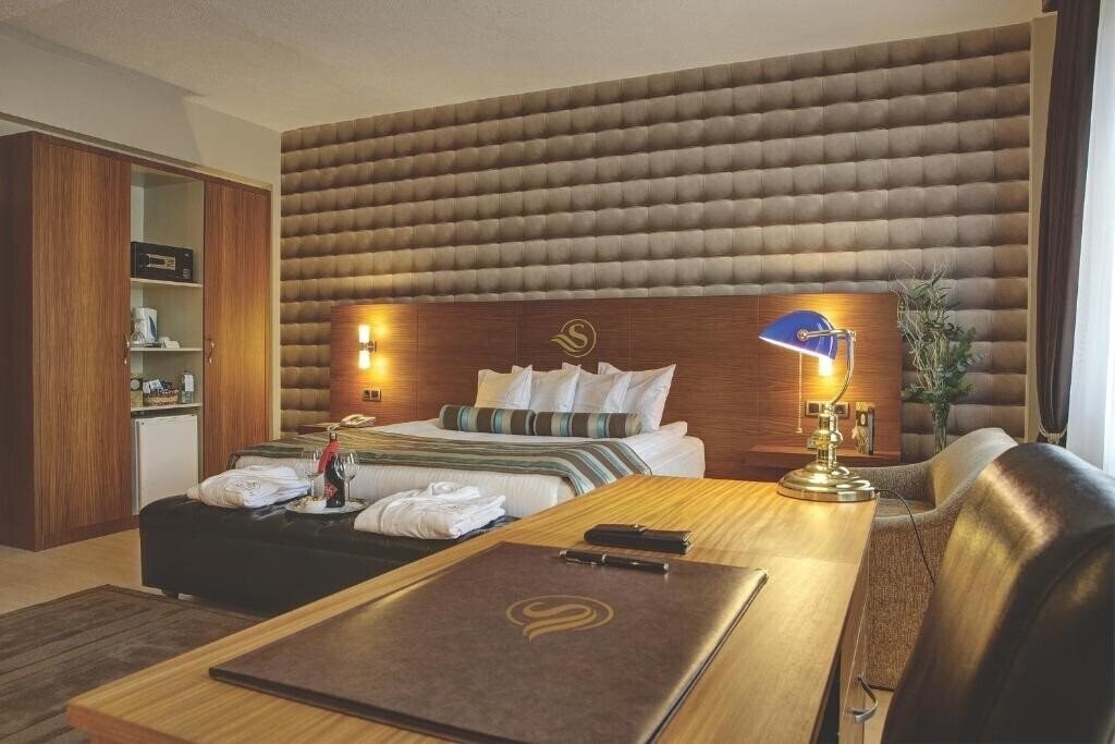 Отель Susuzlu Atlantis Hotel 4*