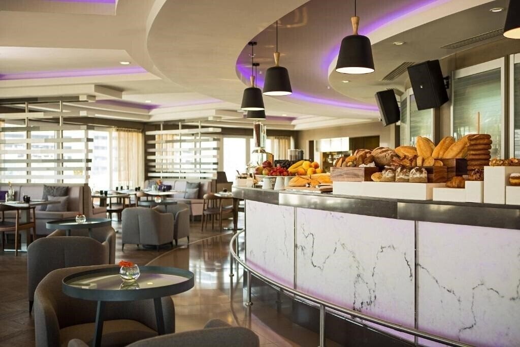 Imaginea Renaissance Izmir Hotel 5*