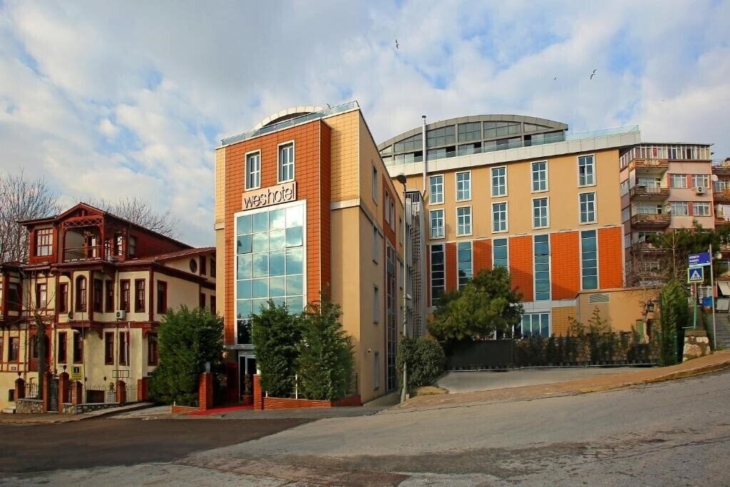 Отель Wes Hotel 4*