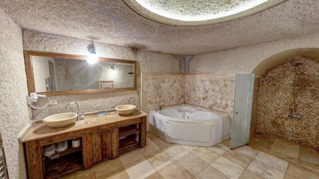 Фото Elegance Cave Suites 4*
