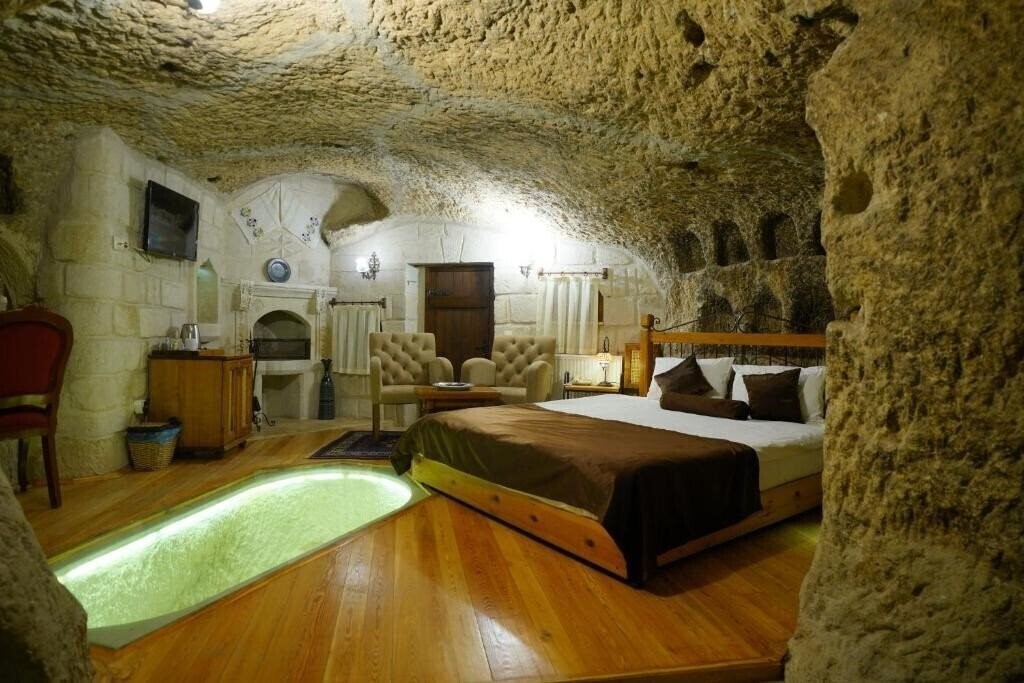 Отель Harman Cave Hotel 4*