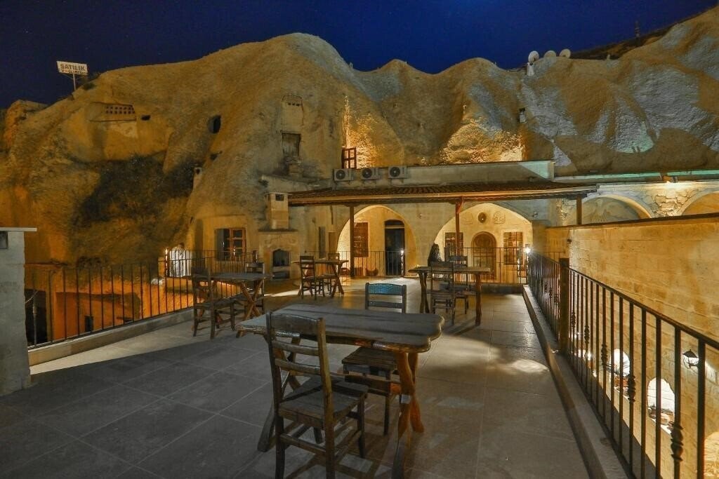 Фотография Oread Cave Suites 4*