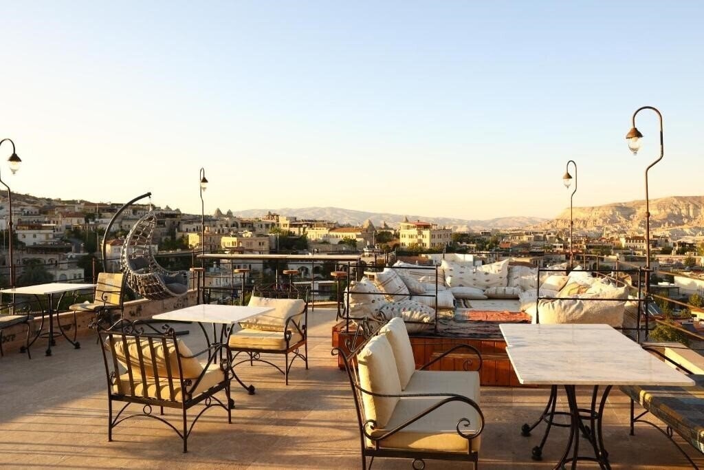 Imaginea Travel Inn Cave Hotel 3*