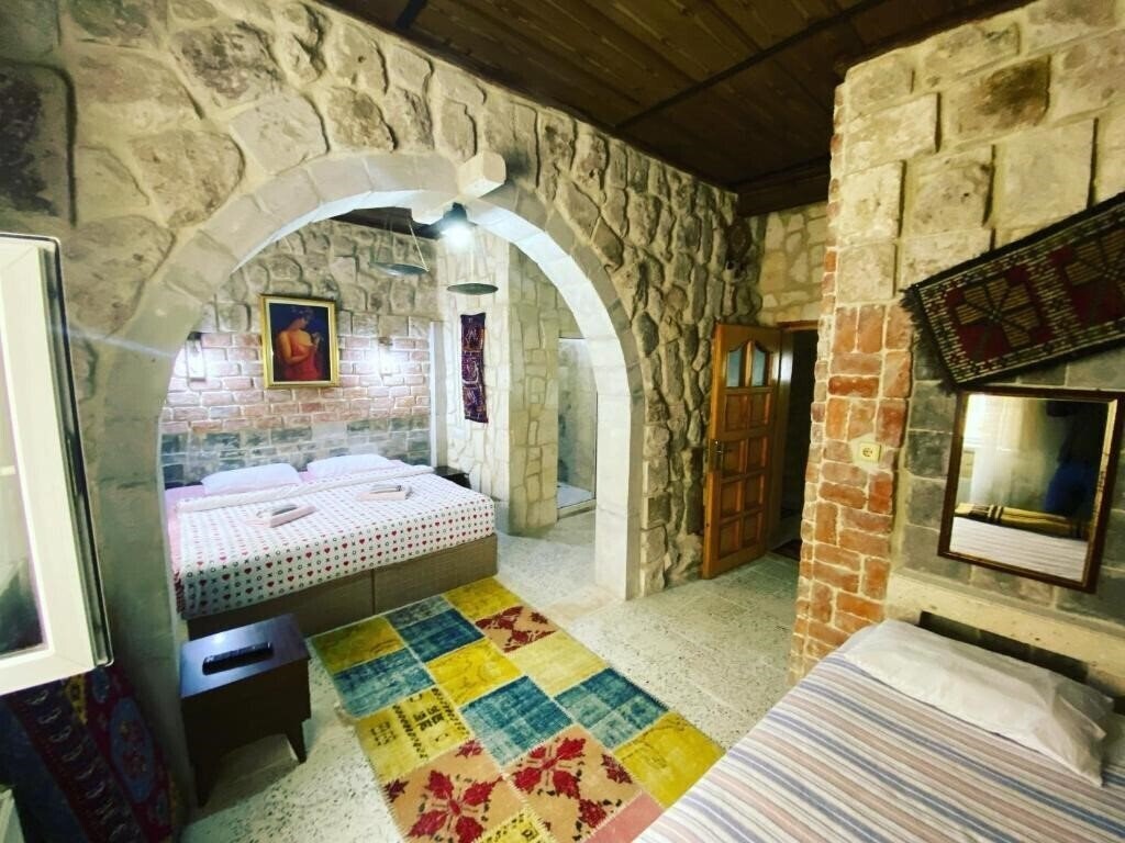 Изображение Crazyhorse Hotel 4*