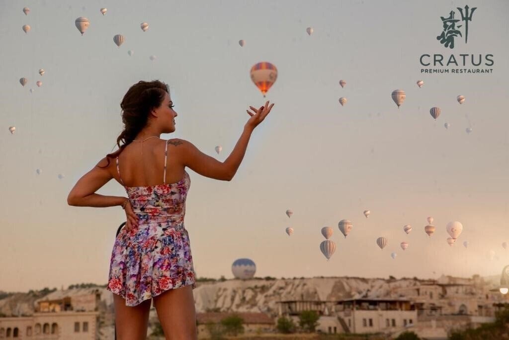 Imaginea Cratus Stone Palace Hotel 4*