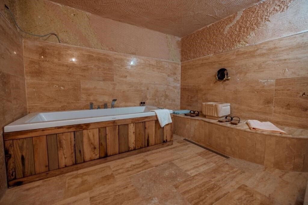 Фотография Misty Cave 2*