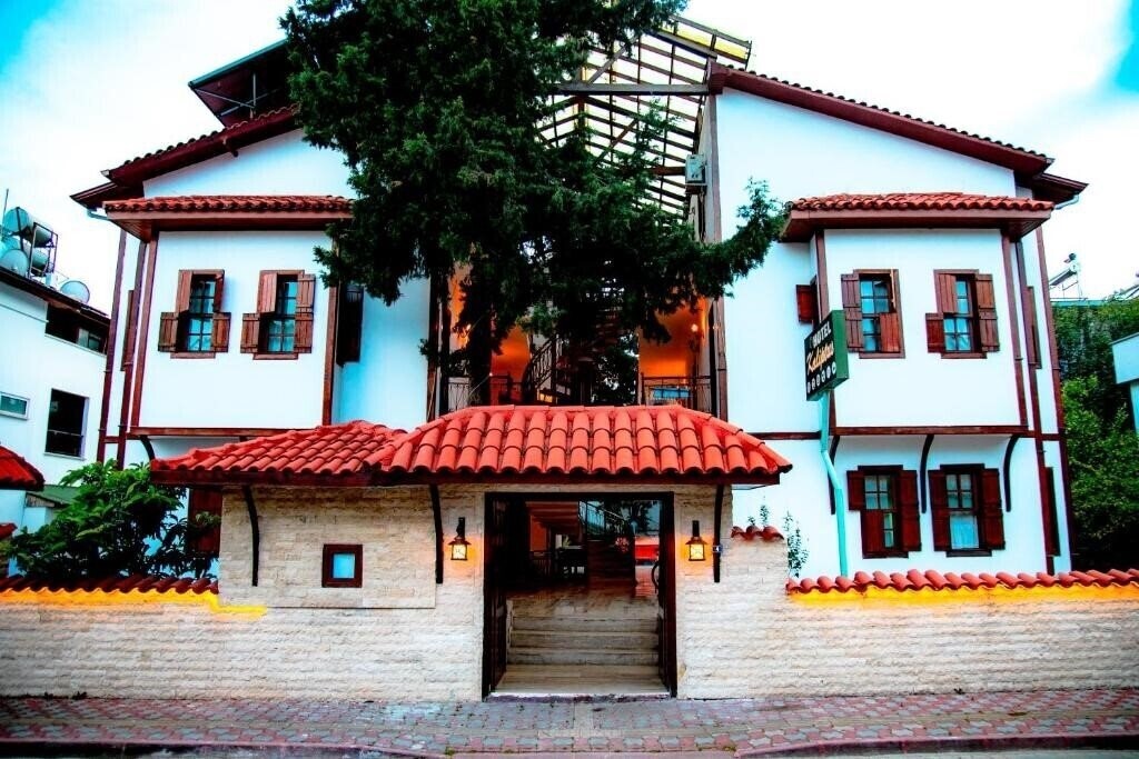 Hotel Kaliptus 2*