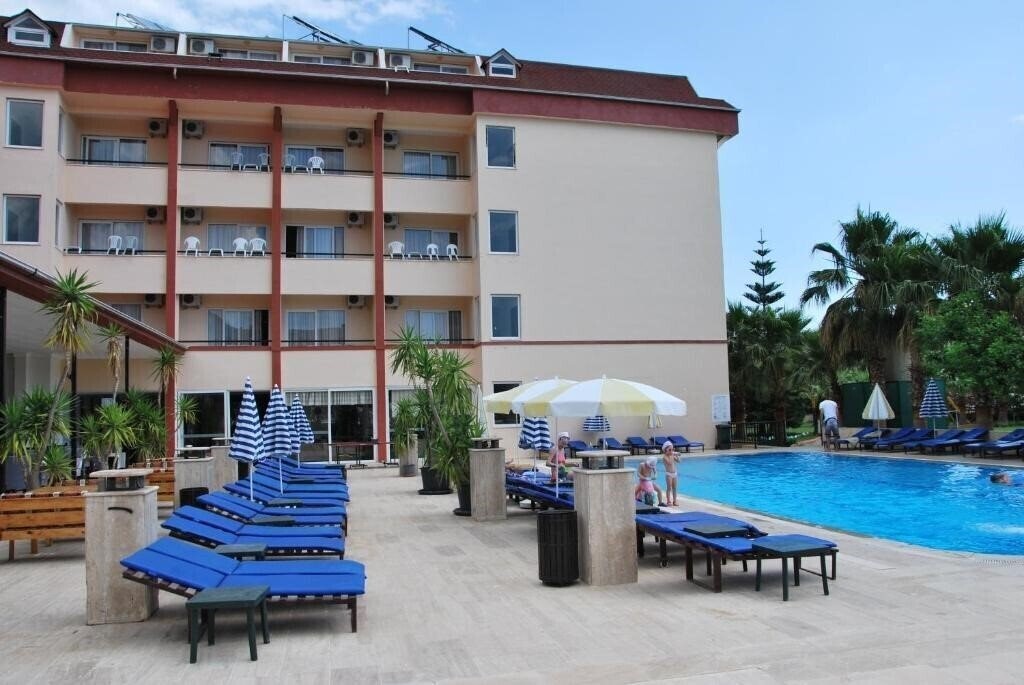 Imaginea Castle Park Hotel 3*