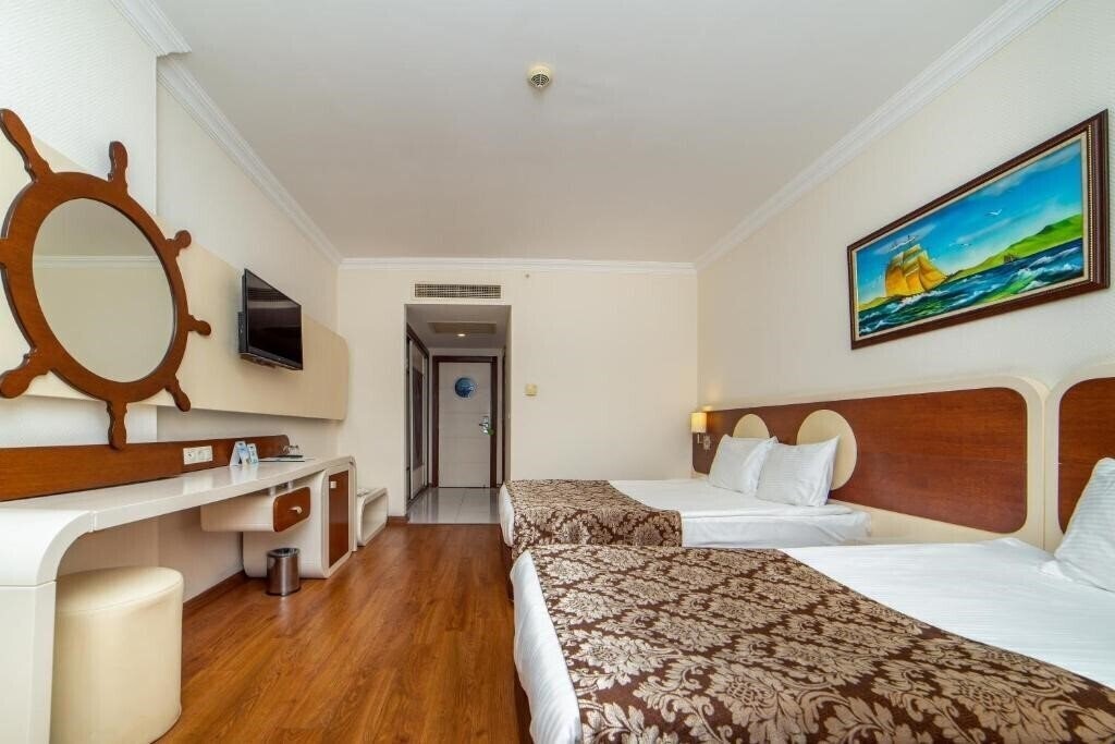 Imaginea Transatlantik Hotel & Spa (ex. Queen Elizabet) 5*