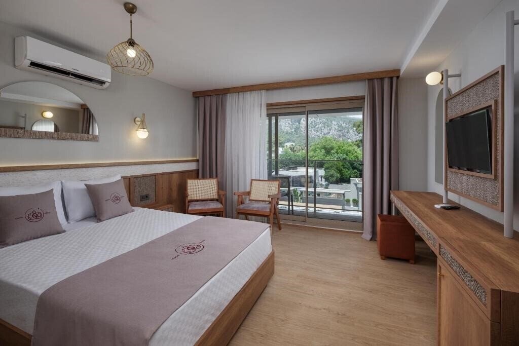 Фото Monk Resort Hotel 3*