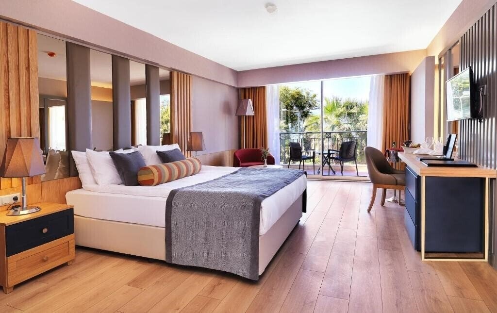 Imaginea Imperial Turkiz Resort Hotel (ex. Palmet Turkiz, Fun & Sun Active Imperial Turkiz, Sensimar Turkiz, Turkiz Deluxe, Queen's Park) 5*